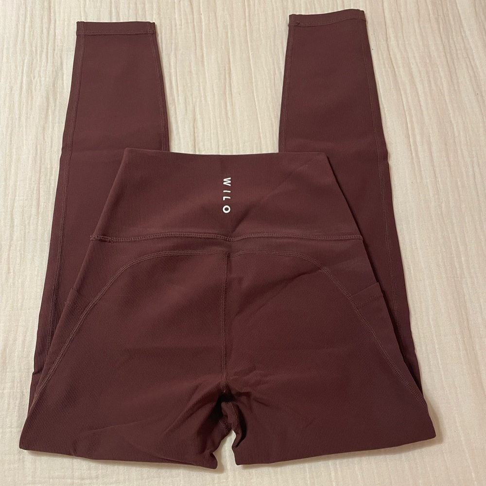 WILLO High-Waisted Ribbed Leggings in Brown